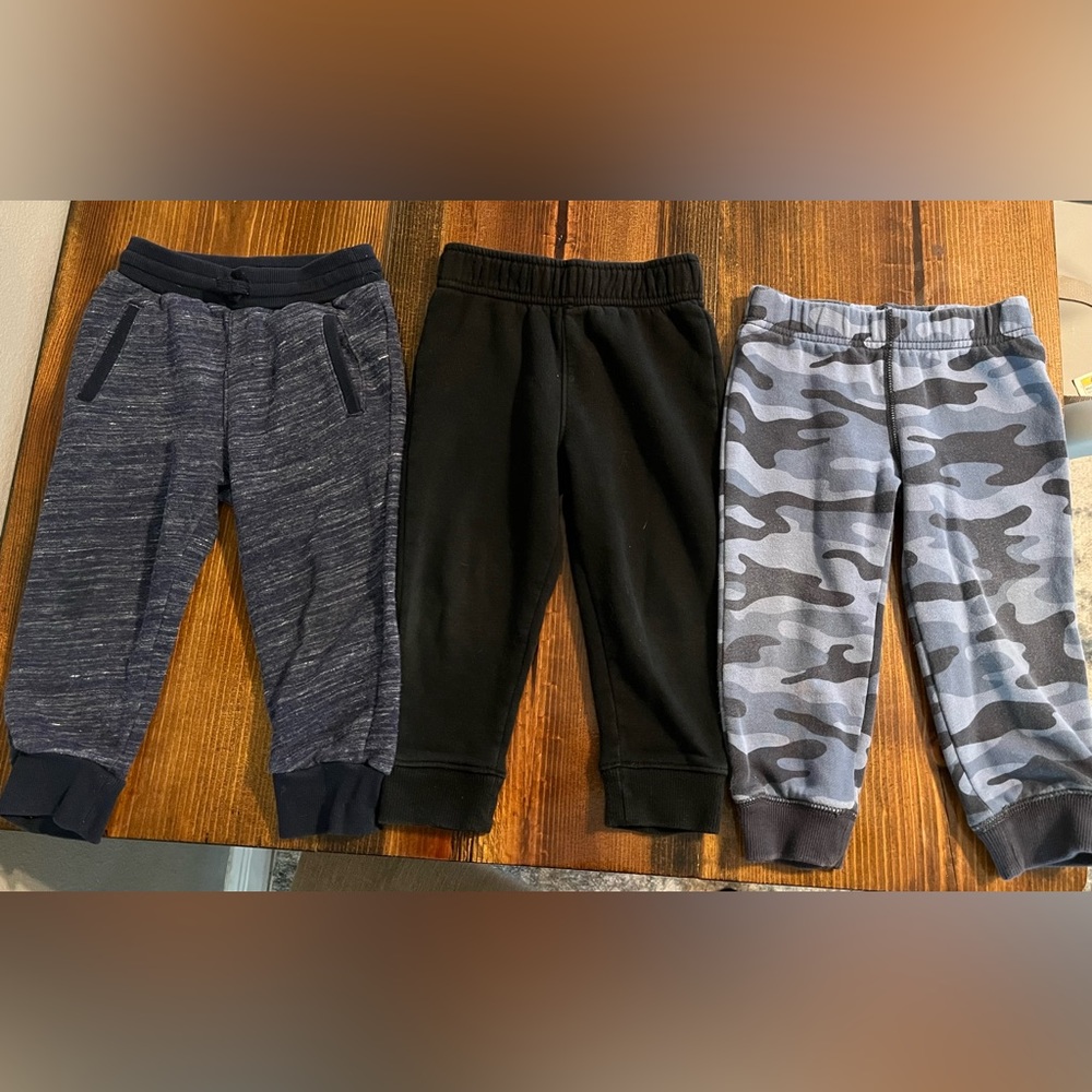 Bundle of 3 sweat pants